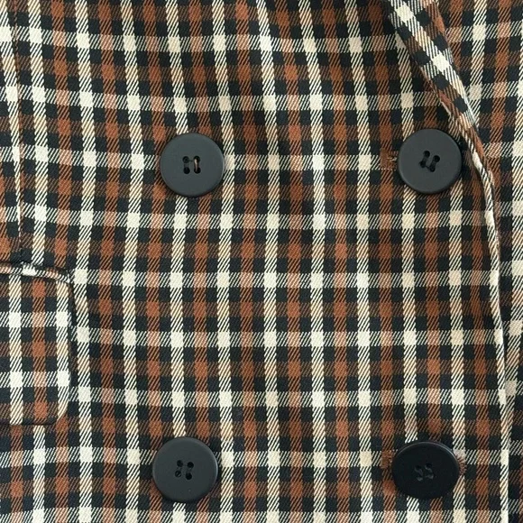 Bershka Plaid Blazer – Size Small
Brown Checkered Double-Breasted - Picture 2 of 3